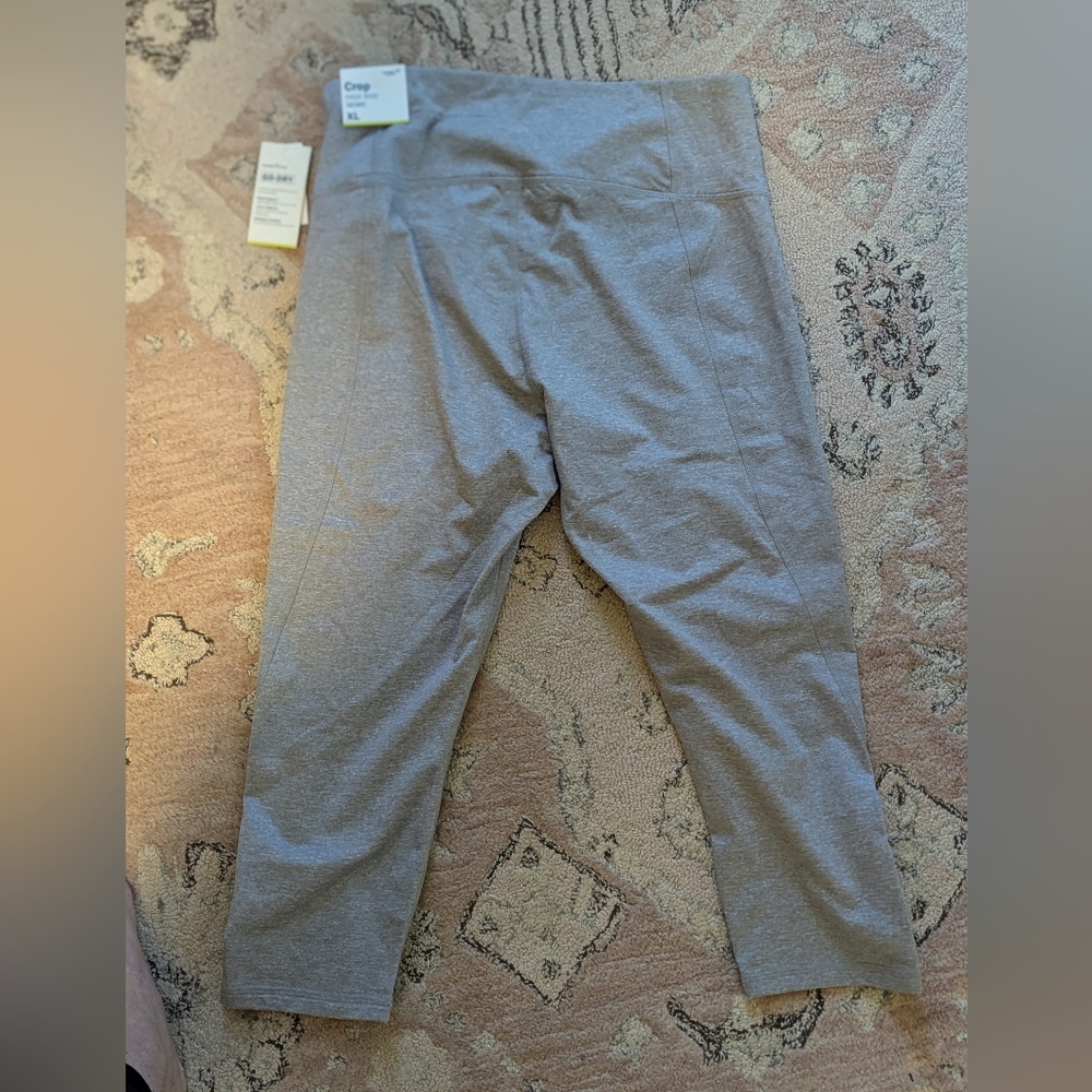 Old Navy Crop Active goDry - NWT - XL